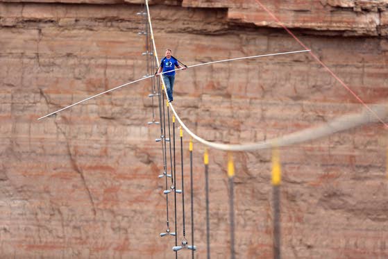 Nik Wallenda's Grand Canyon 'Skywire' ratings huge hit for Discovery network